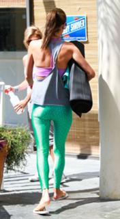 Alessandra Ambrosio feet photo thumbnail