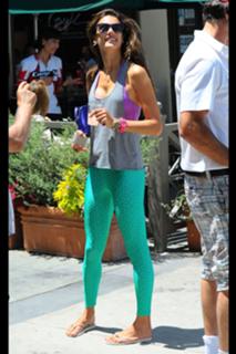 Alessandra Ambrosio feet photo thumbnail