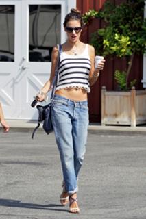 Alessandra Ambrosio feet photo thumbnail