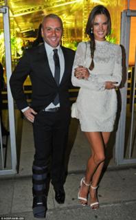 Alessandra Ambrosio feet photo thumbnail