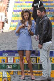 Alessandra Ambrosio feet photo thumbnail