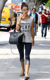 Alessandra Ambrosio feet photo thumbnail