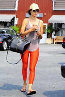 Alessandra Ambrosio feet photo thumbnail