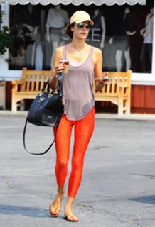 Alessandra Ambrosio feet photo thumbnail