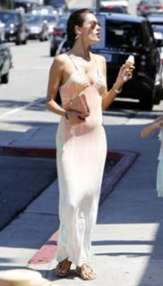 Alessandra Ambrosio feet photo thumbnail