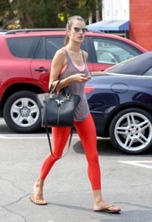 Alessandra Ambrosio feet photo thumbnail