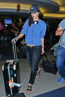 Alessandra Ambrosio feet photo thumbnail