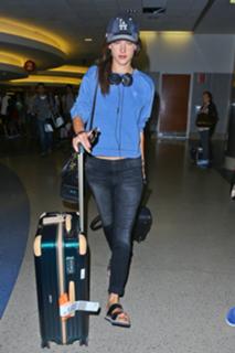 Alessandra Ambrosio feet photo thumbnail