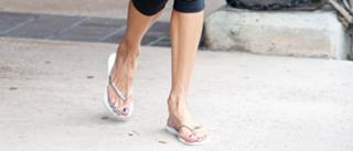 Alessandra Ambrosio feet photo thumbnail