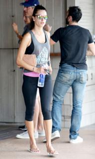 Alessandra Ambrosio feet photo thumbnail