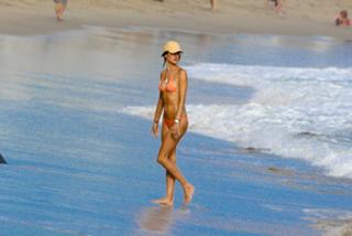 Alessandra Ambrosio feet photo thumbnail