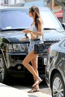 Alessandra Ambrosio feet photo thumbnail