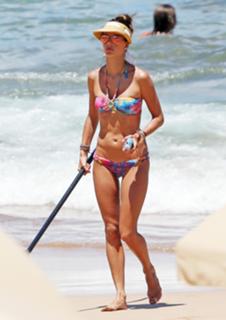 Alessandra Ambrosio feet photo thumbnail