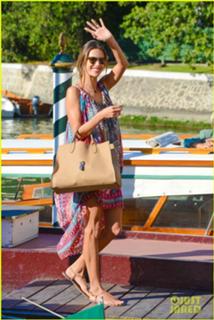 Alessandra Ambrosio feet photo thumbnail