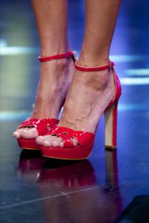 Alessandra Ambrosio feet photo thumbnail