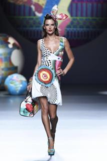 Alessandra Ambrosio feet photo thumbnail