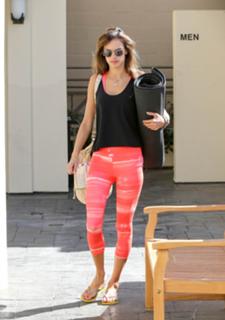 Alessandra Ambrosio feet photo thumbnail