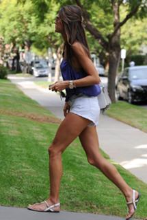 Alessandra Ambrosio feet photo thumbnail