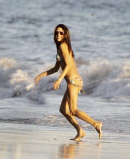 Alessandra Ambrosio feet photo thumbnail