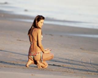 Alessandra Ambrosio feet photo thumbnail