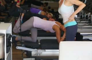 Alessandra Ambrosio feet photo thumbnail