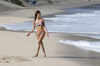 Alessandra Ambrosio feet photo thumbnail