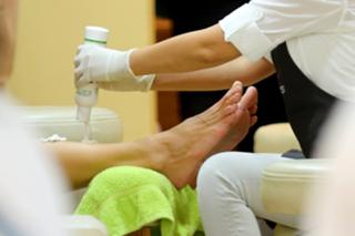 Alessandra Ambrosio feet photo thumbnail