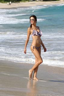 Alessandra Ambrosio feet photo thumbnail