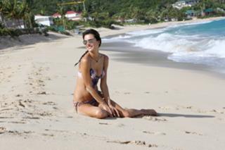 Alessandra Ambrosio feet photo thumbnail