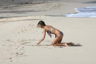 Alessandra Ambrosio feet photo thumbnail