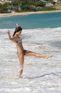 Alessandra Ambrosio feet photo thumbnail