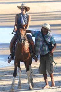 Alessandra Ambrosio feet photo thumbnail