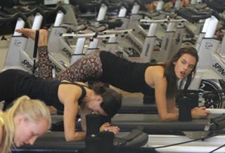 Alessandra Ambrosio feet photo thumbnail