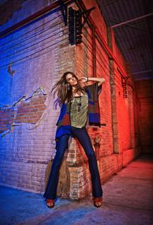 Alessandra Ambrosio feet photo thumbnail