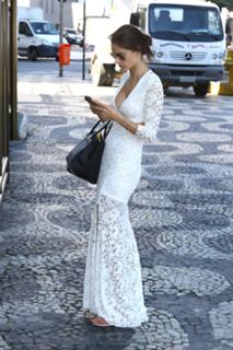 Alessandra Ambrosio feet photo thumbnail