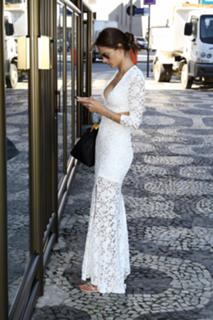 Alessandra Ambrosio feet photo thumbnail