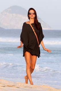 Alessandra Ambrosio feet photo thumbnail