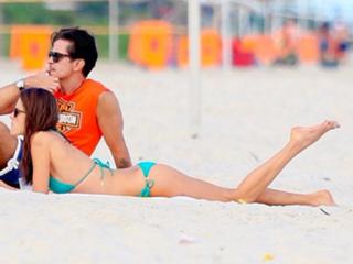 Alessandra Ambrosio feet photo thumbnail