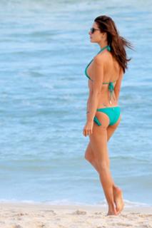 Alessandra Ambrosio feet photo thumbnail