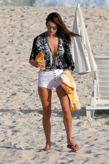 Alessandra Ambrosio feet photo thumbnail