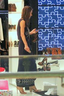 Alessandra Ambrosio feet photo thumbnail