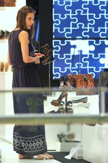 Alessandra Ambrosio feet photo thumbnail