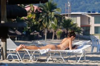 Alessandra Ambrosio feet photo thumbnail