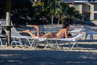 Alessandra Ambrosio feet photo thumbnail