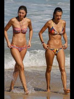 Alessandra Ambrosio feet photo thumbnail