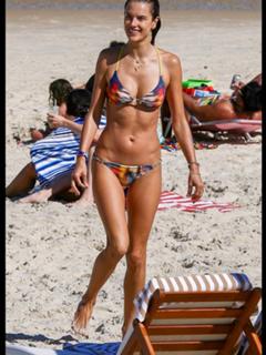 Alessandra Ambrosio feet photo thumbnail