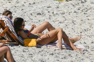 Alessandra Ambrosio feet photo thumbnail