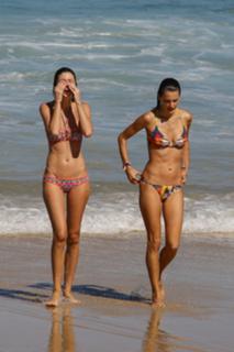 Alessandra Ambrosio feet photo thumbnail