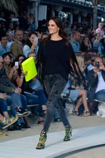 Alessandra Ambrosio feet photo thumbnail