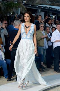 Alessandra Ambrosio feet photo thumbnail